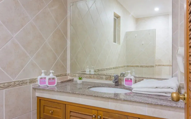 2 Bed Majestic Villa Near Beach