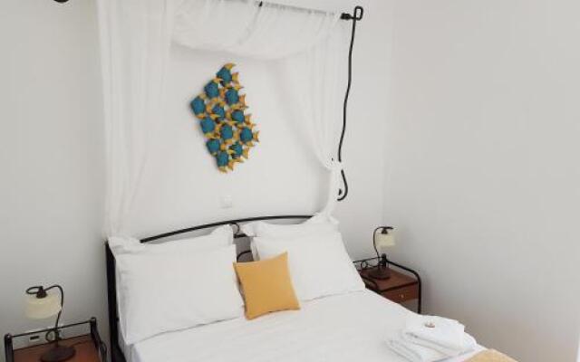 Sarakiniko Rooms