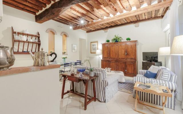 The 1400 s Apartment