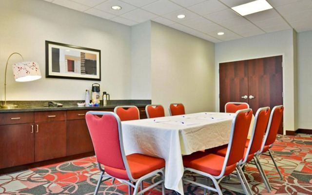 Holiday Inn Express & Suites Utica by IHG