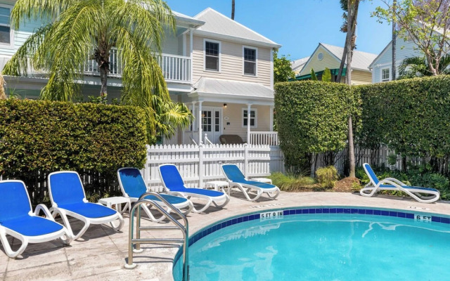 Linger Longer by Avantstay Key West Walkable Gated Community, Shared Pool Week Long Stays Only