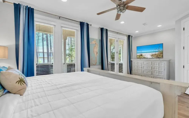 Gulf Place Courtyard 73