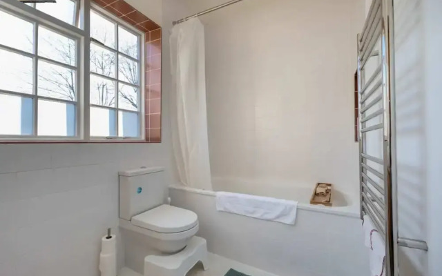 Spacious 2BD Flat By Regents Park & Camden Town!