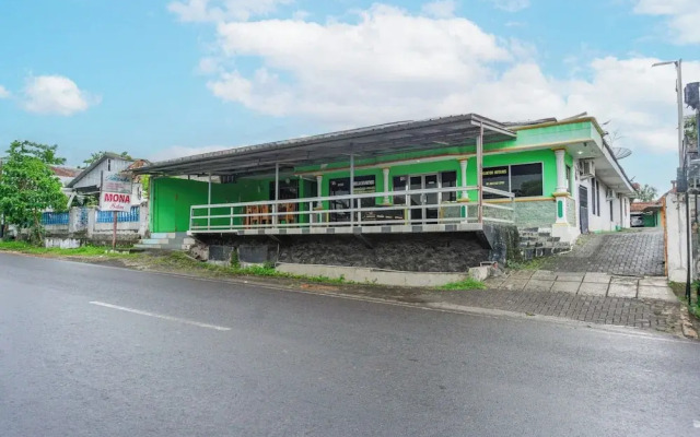 SPOT ON 93840 Guest House Amanda Syariah