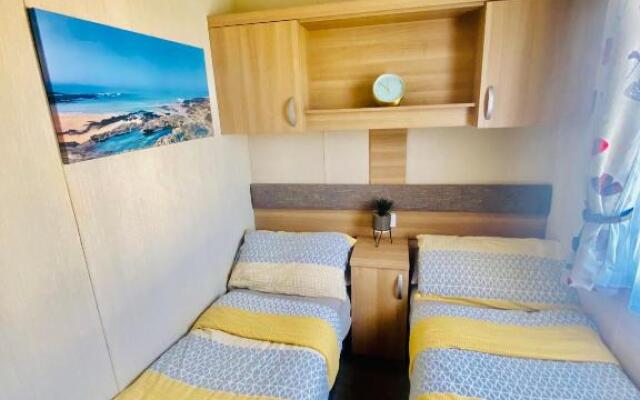 B47 Caravan Seven Bays