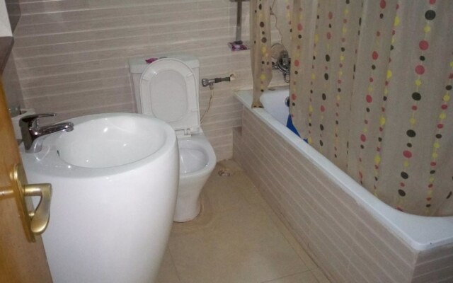 Nue-Crest Hotels And Suites