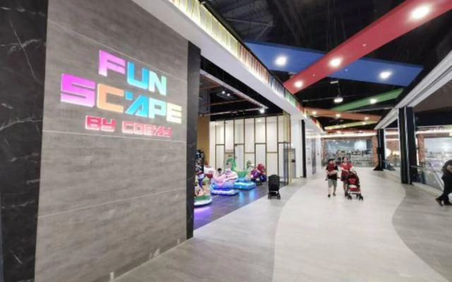 Almas Puteri Harbour by Squarenest