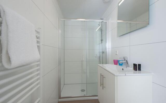 Modern Lodge With Dishwasher, Near Helmond