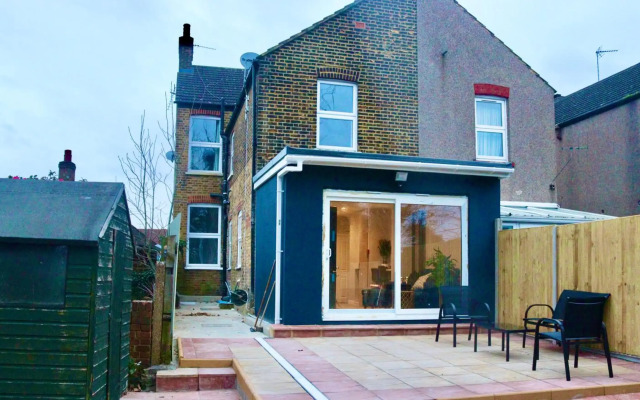 Beautiful Studio apartment in a house with parking