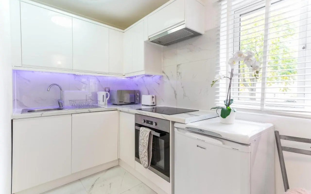 Modern apartment close to central London (zone 2)