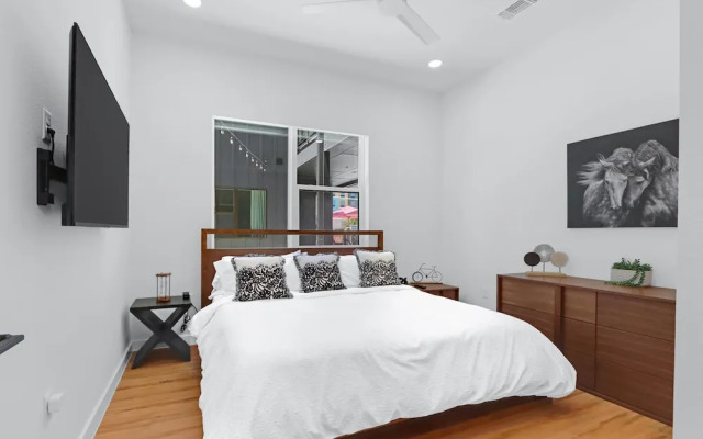 Pure Texas Poolside Oasis Steps to Entertainment