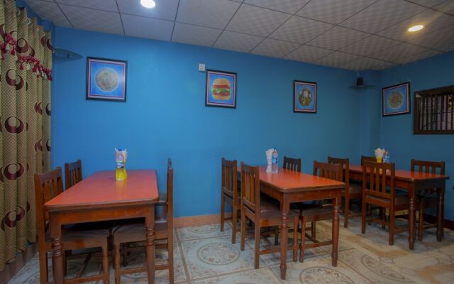 OYO 305 Hotel Gauri