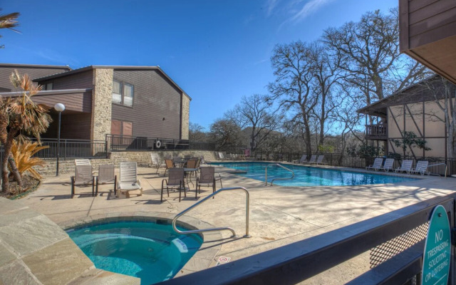 Luxury Riverfront Condo 1 BLK to Schlitterbahn!