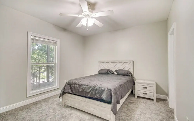 Bright Biloxi Condo: Walk To The Beach!