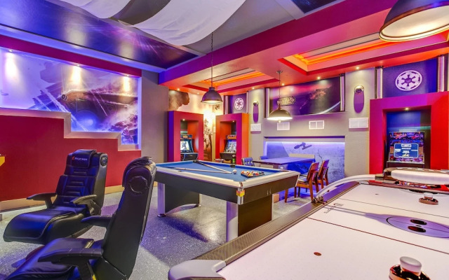 Stunning Villa w/ No Rear Neighbors! Near Disney