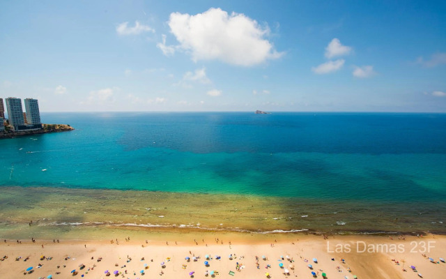 Las Damas Premium 23F Beach Front - Pool & Parking