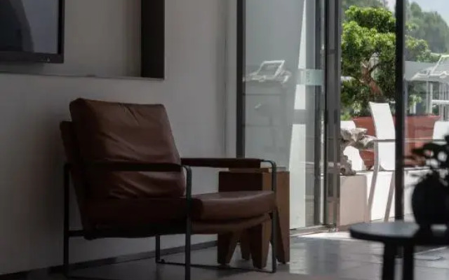 Jinghu Greater Bay Area Renwen Hotel