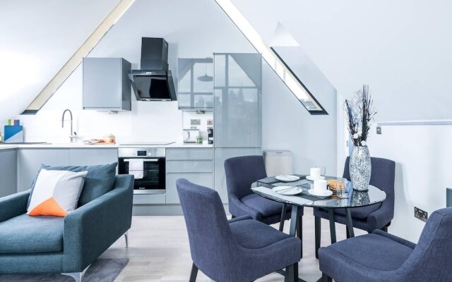 Stylish 2BR Whitechapel Flat with City Views