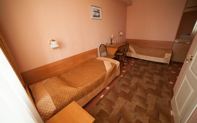 Oazis, Otel'