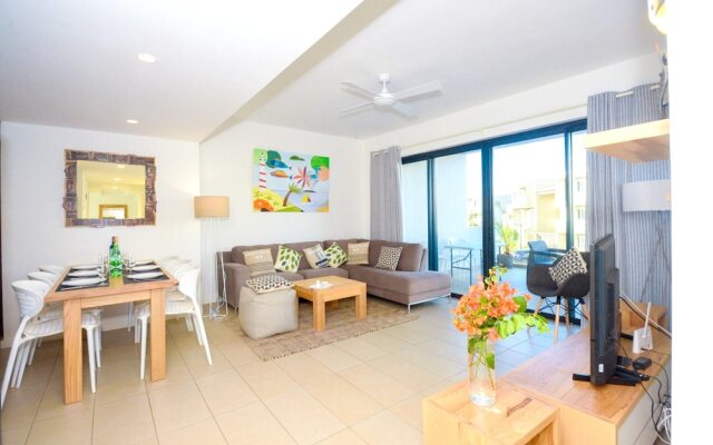 Apartment With 3 Bedrooms in Roches Noires, With Wonderful sea View, P