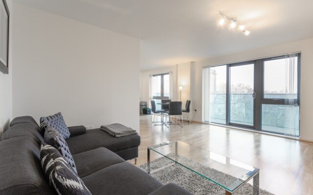 Modern 1 Bedroom Flat in Shadwell With Balcony