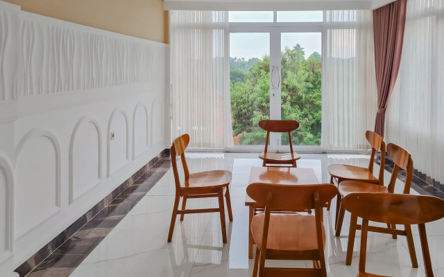 Sans Hotel Grand Sabaraya Cikampek