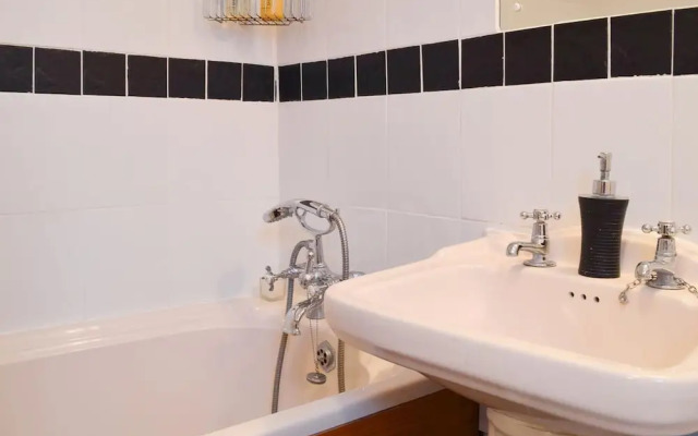 Picturesque Riverside Cottage - 2 Bedroom