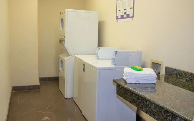 Country Inn & Suites by Radisson, Garden City, KS