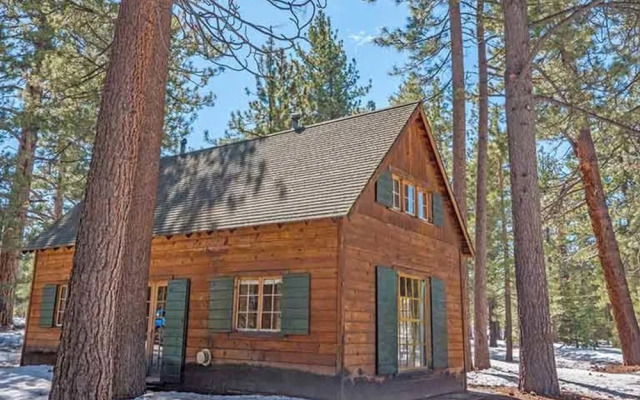 3901 Azure Avenue by RedAwning