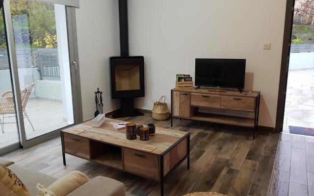 Evmelia Kakopetria Suites