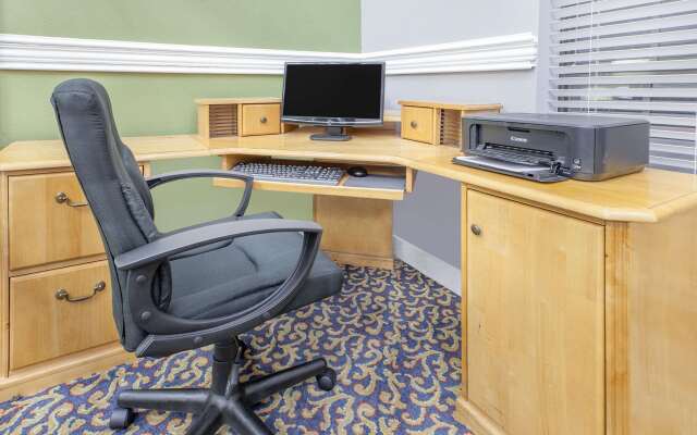 Super 8 by Wyndham Lowell/Bentonville/Rogers Area