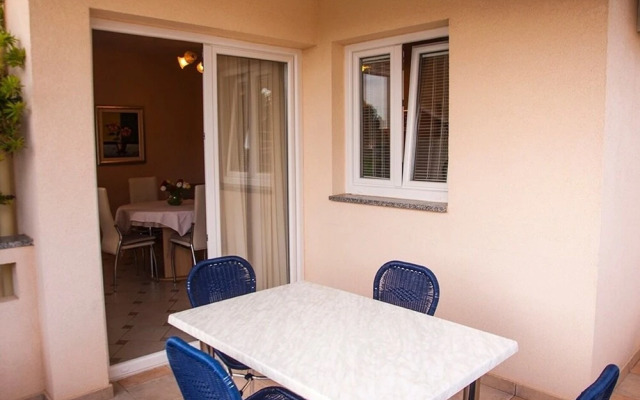 Karolinas - Parking - A2-green