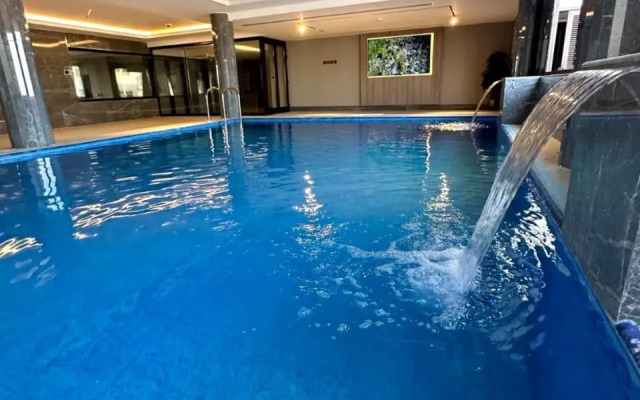 Crown Suites
