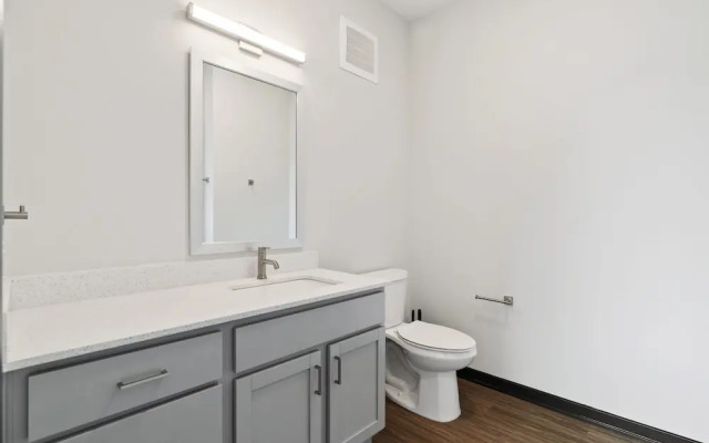 CozySuites on Mass w garage parking 20