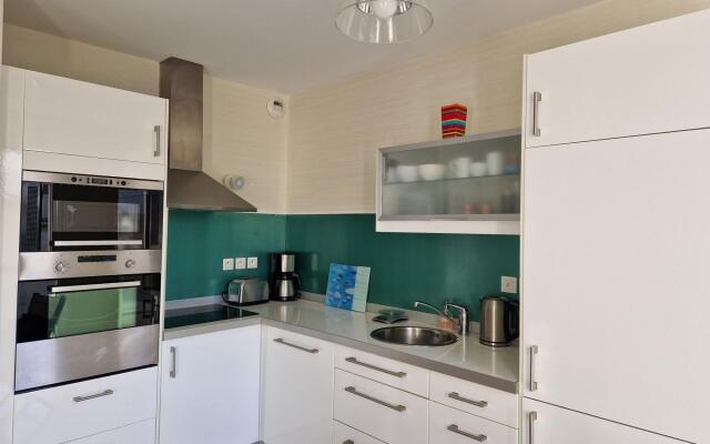 Comfortable Apartment, 50 m Sandy Beach