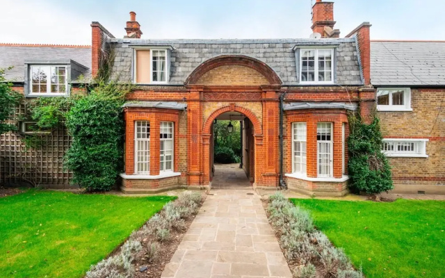 The Kensington Gatehouse - by Out of Office Lifestyle