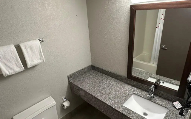 Red Roof Inn Charleston - Dunbar