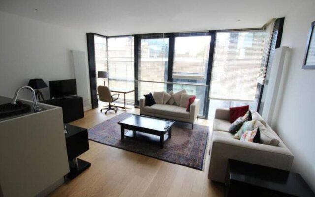 Modern 1 Bed In The Iconic Quartermile Area