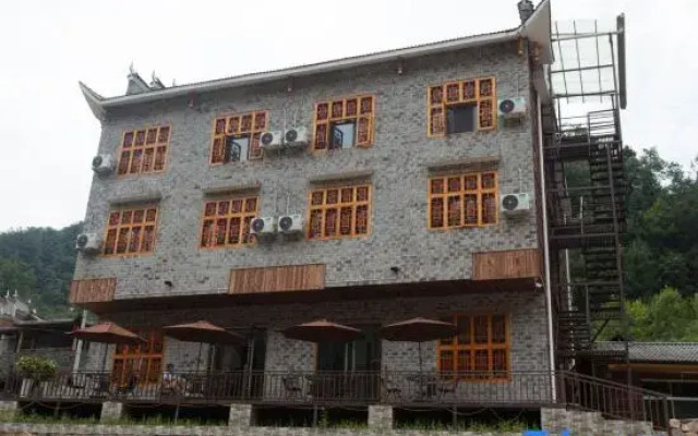 Yishan Bangshui Inn