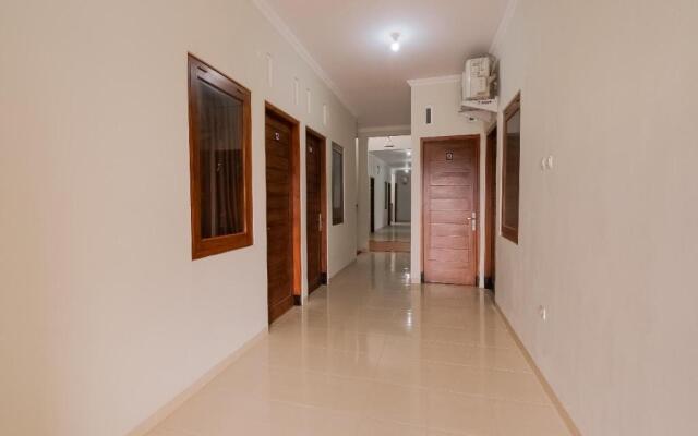 OYO 90045 Annafi Apartel