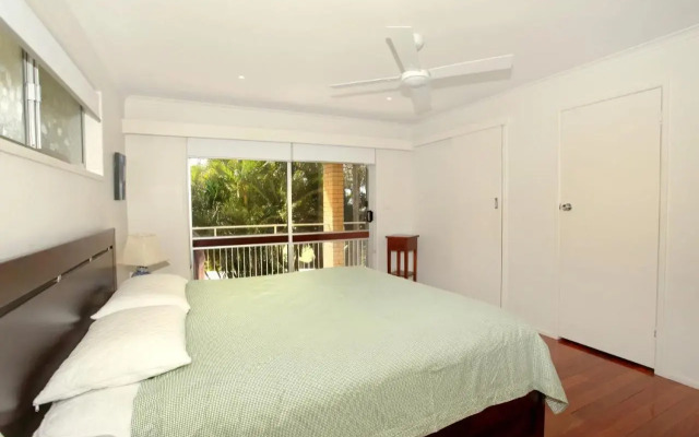 10 Barra Crescent, Coolum Beach