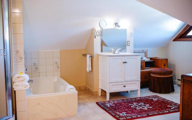 Dashwood Manor Seaside Bed & Breakfast