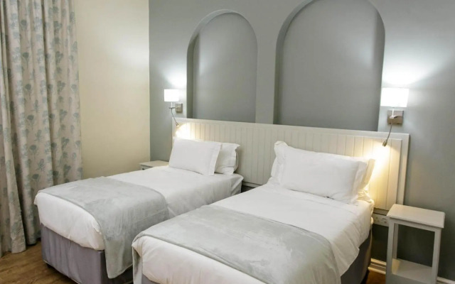 Queen’s Hotel by BON Hotels