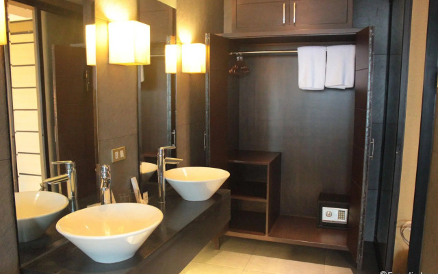 Soleste Suites