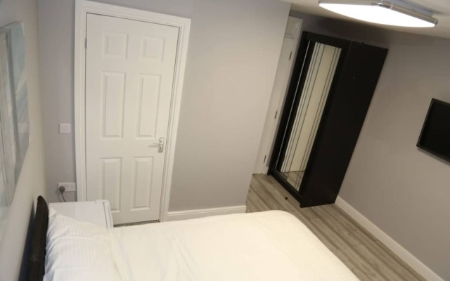 Room in House - A A Guest Room7