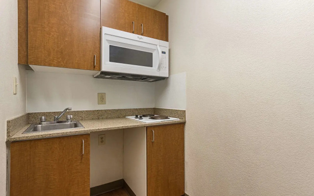 HomeTowne Studios by Red Roof Dallas - Irving