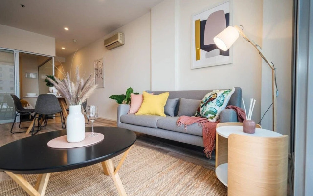 Paradiso on Bent - Netflix - Wifi - City life