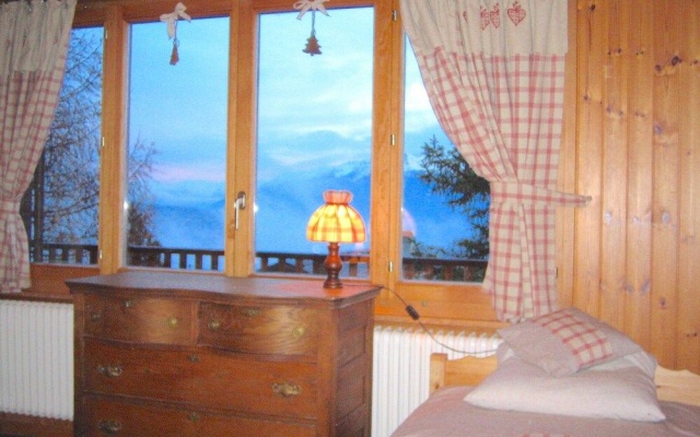 Outstanding chalet for groups, south facing, breathtaking views - all year round – Guest Rooms – Ayent