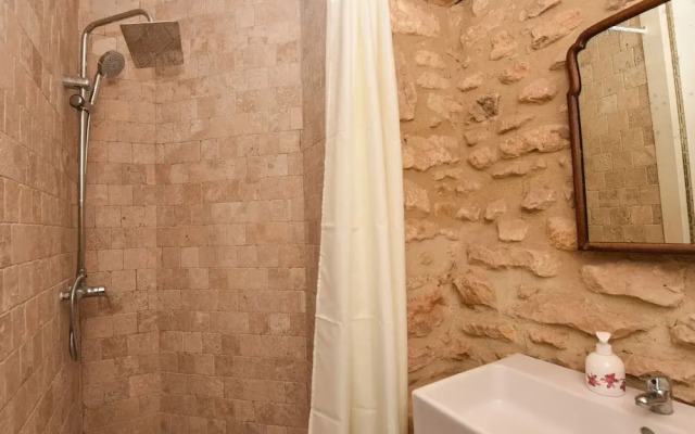 Cozy Holiday Home in Saint-Germain-de-Belves with Garden