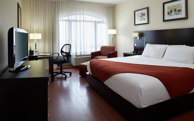 Holiday Inn Hotel & Suites Montreal Airport, an IHG Hotel